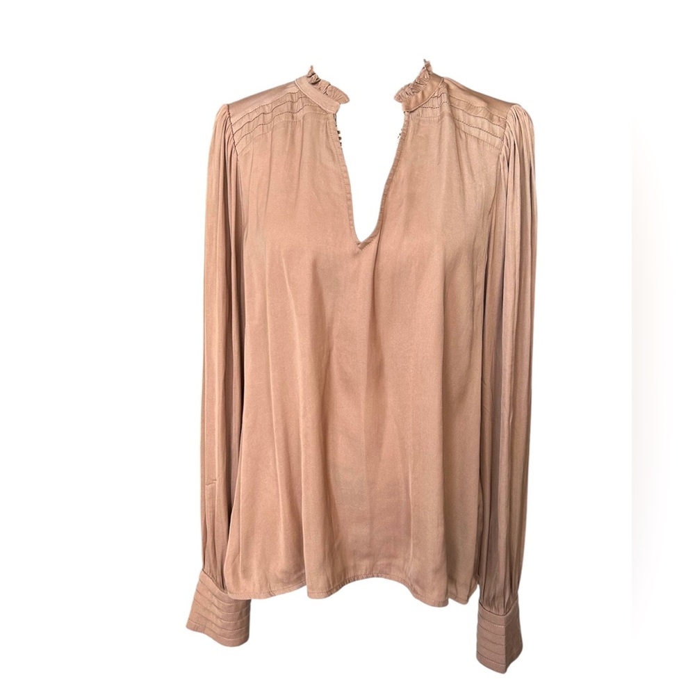 Evereve nude colored blouse with ruffled collar, vneckline size medium